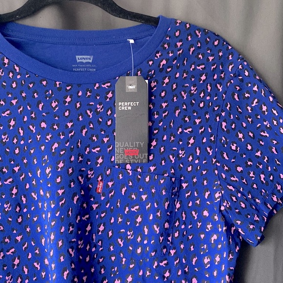 NWT Levi’s Leopard Print Crew Neck T-Shirt - Picture 2 of 3